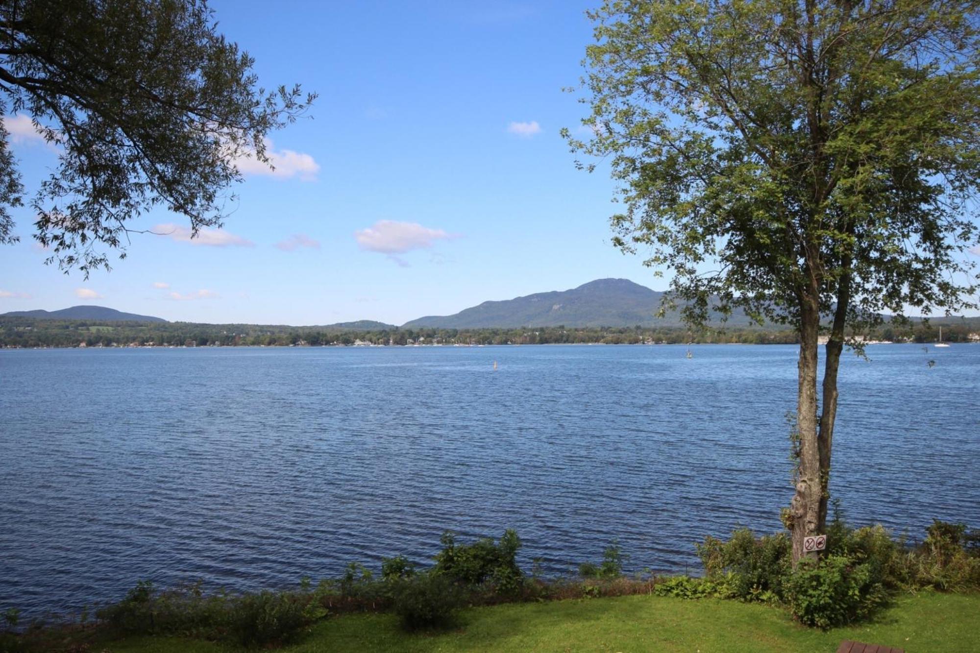 Location Tourisme Estrie - Oberge Du Village Magog ภายนอก รูปภาพ